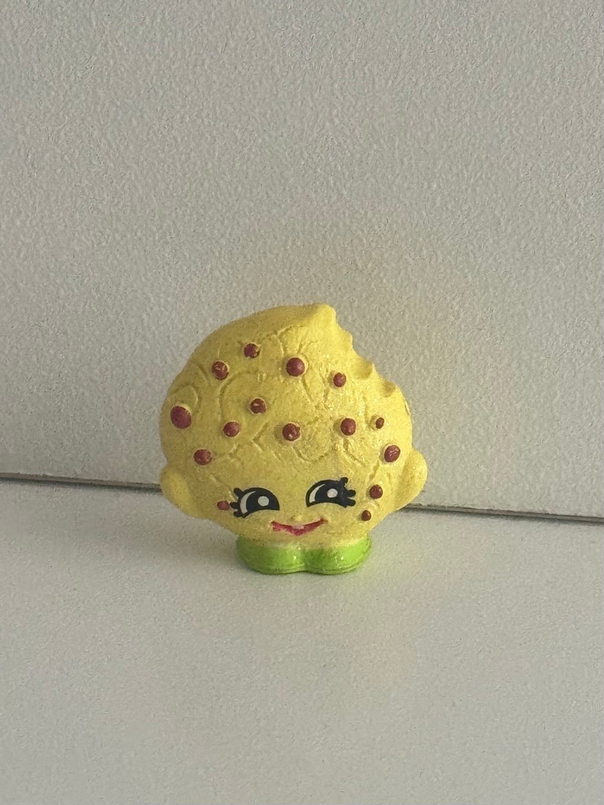 Kooky Cookie Yellow Ultra Rare Shopkins Season 1