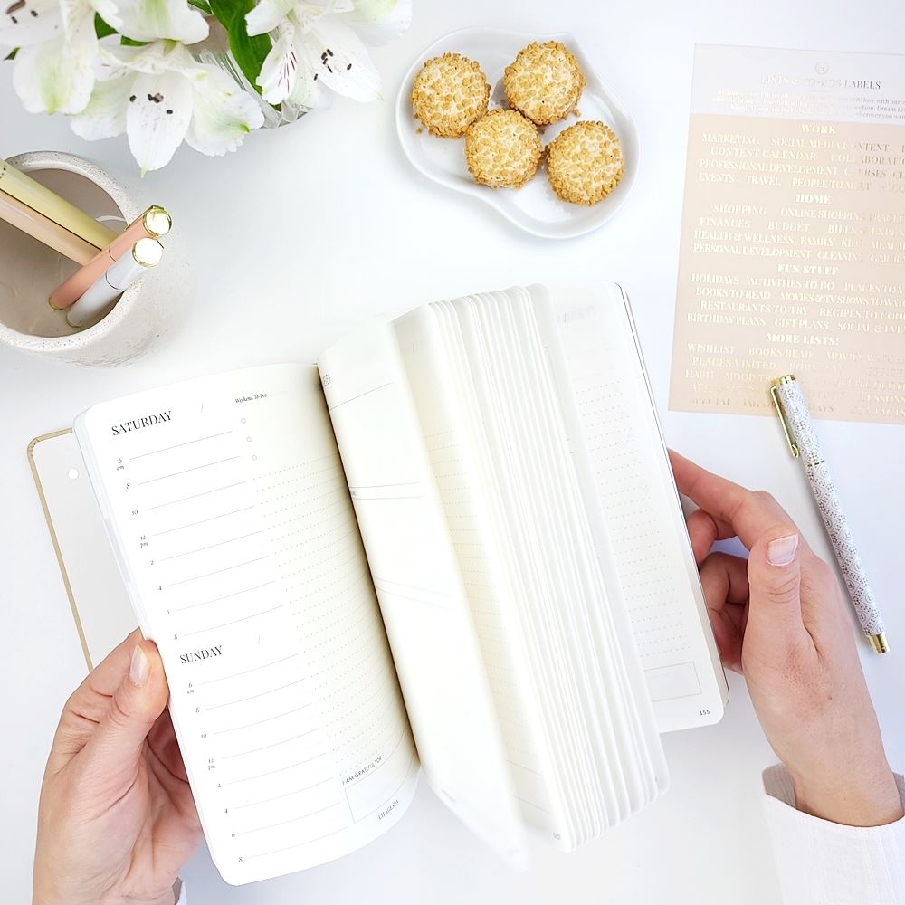 LH Planner Daily Medium Black LH AGENDA