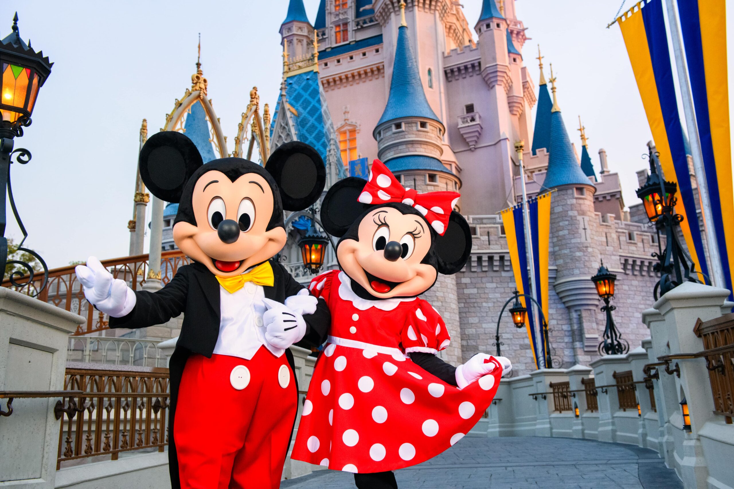 Mickey And Minnie In Front Of Cinderella s Castle Disney min Run To The Magic