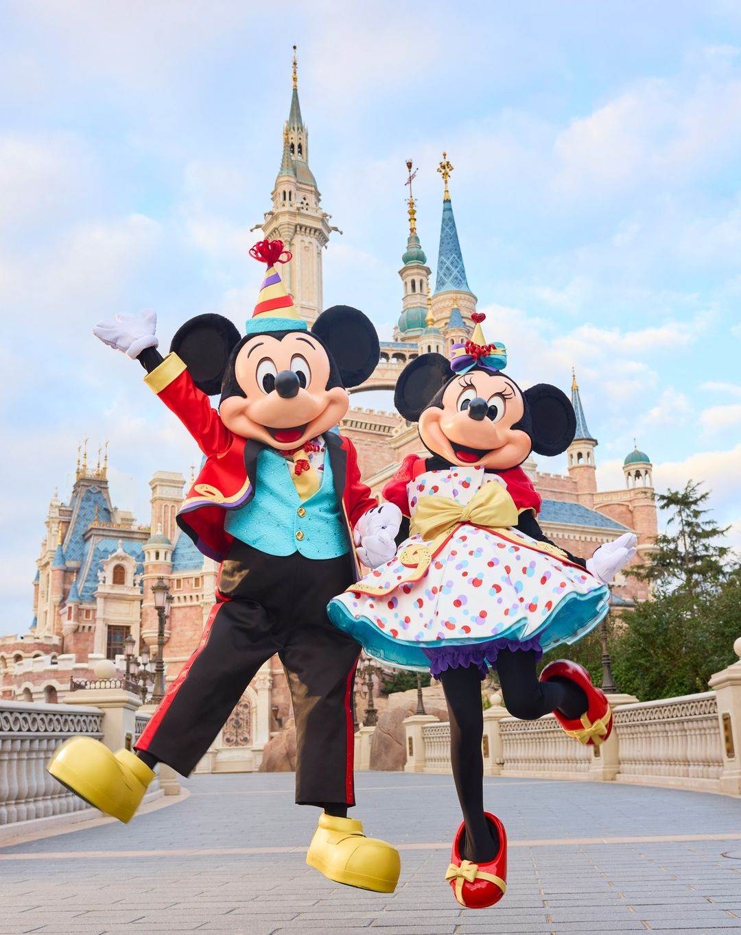 Mickey And Minnie To Celebrate 96th Birthday With New Outfits At Shanghai Disneyland