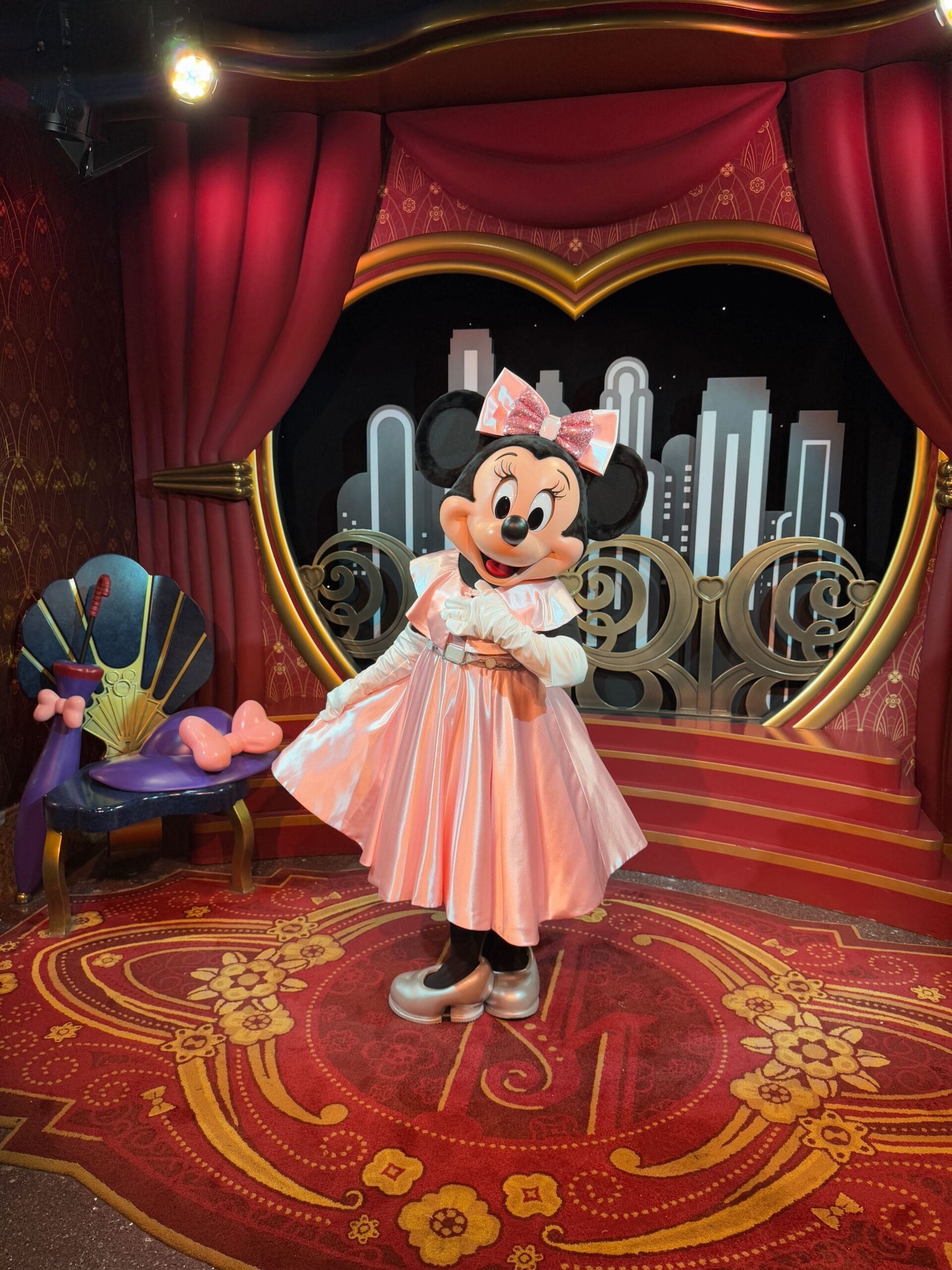 Minnie Mouse Debuts NEW Meet And Greet Costume At Disney s Hollywood Studios WDW News Today