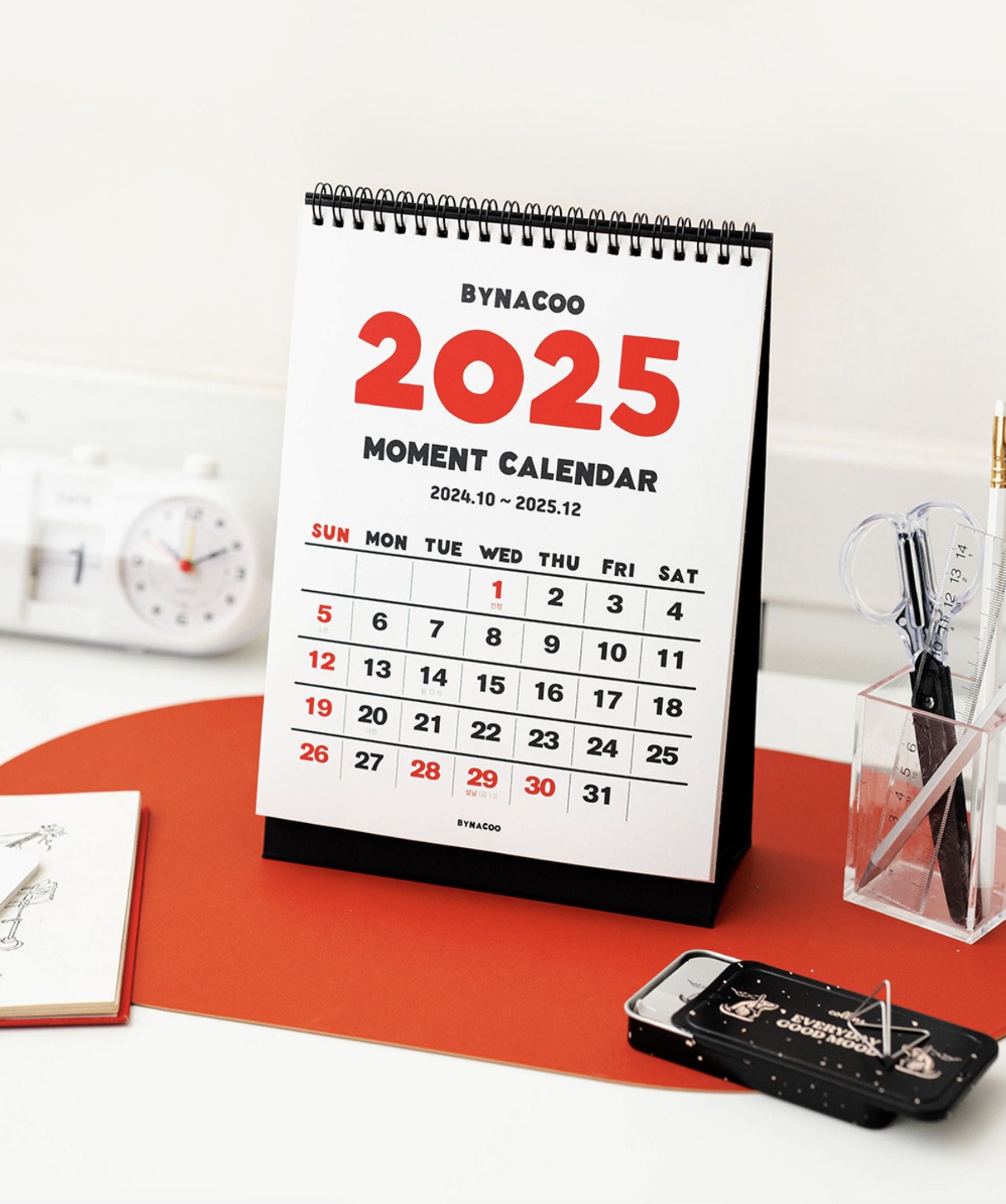 MochiThings 2025 Moment Desk Calendar