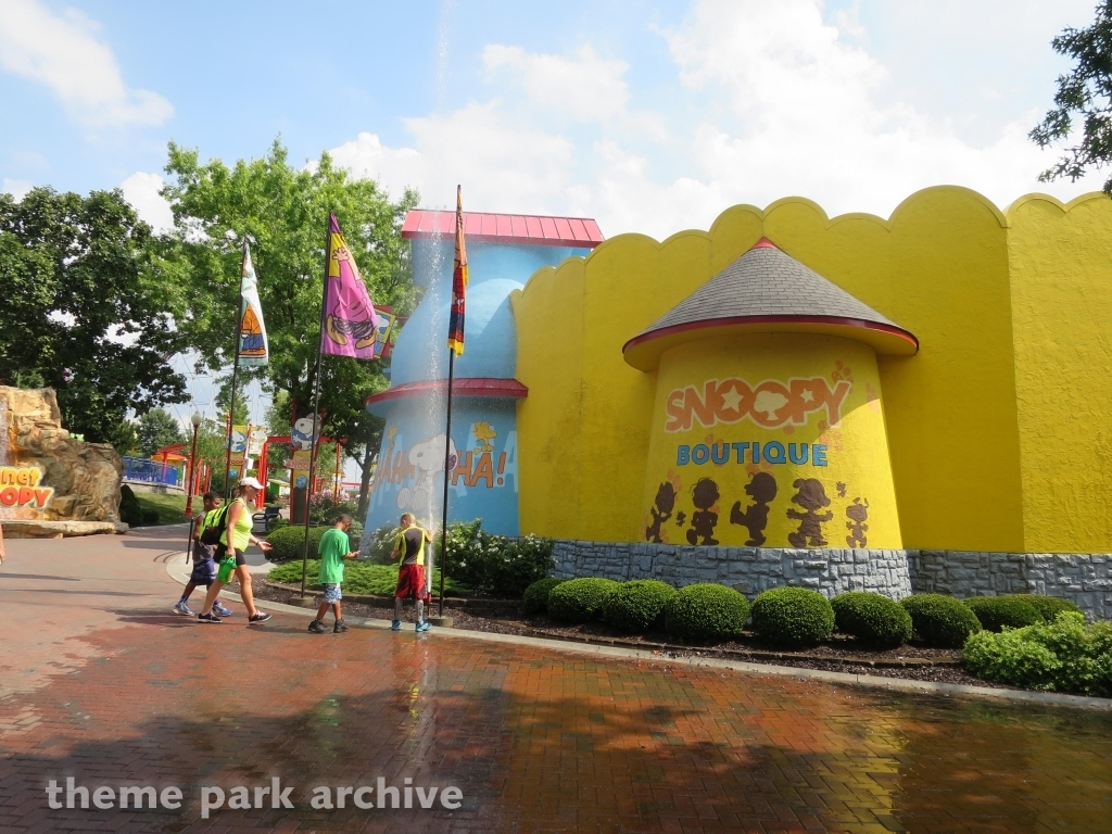 planet snoopy worlds of fun